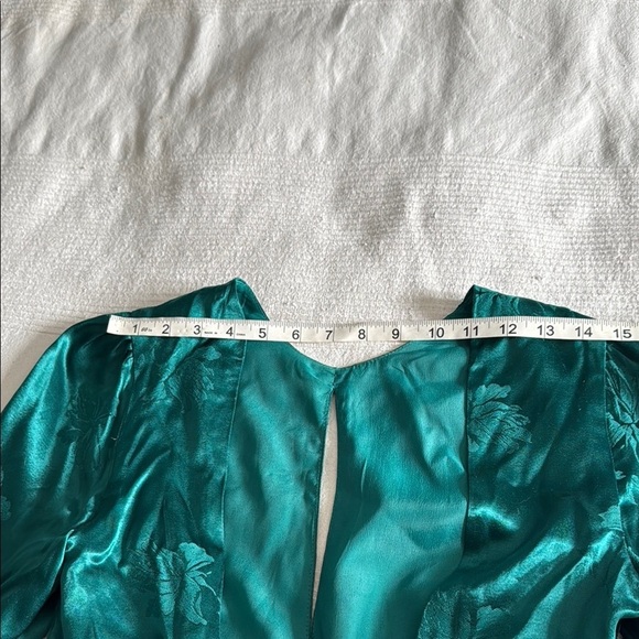 Lovers + Friends Sutton Green Puff Sleeve Tie Front Blouse Size Small NWOT - Picture 7 of 9